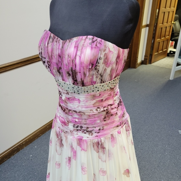 CIRE PINK/WHITE FLOWY DRESS - Picture 5 of 9